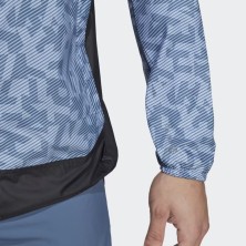 Chaqueta Cortavientos Adidas Terrex Trail Wind J estampado azul detalle cintura puño