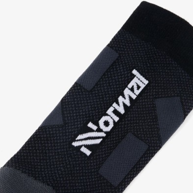 Calcetines NNormal Race Socks black detalle logo