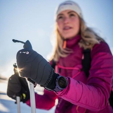 Reloj Deportivo GPS Suunto Race Titanium Amethyst acción esquí