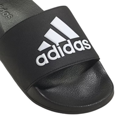 Sandalias Adidas Adilette shower Core Black / Cloud White detalle logo