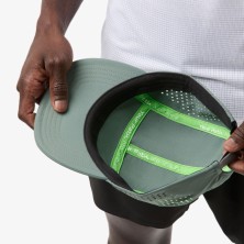 Gorra running NNormal Race Cap verde interior reforzado