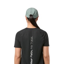 Gorra running NNormal Race Cap Green ajuste trasero