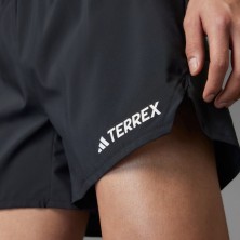 Pantalón corto Adidas Terrex Xperior hombre Black detalle logo y abertura lateral