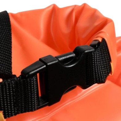 Boya Arena aguas abiertas con bolsa impermeable 17 L Naranja/ Amarillo detalle cierre bolsa impermeable