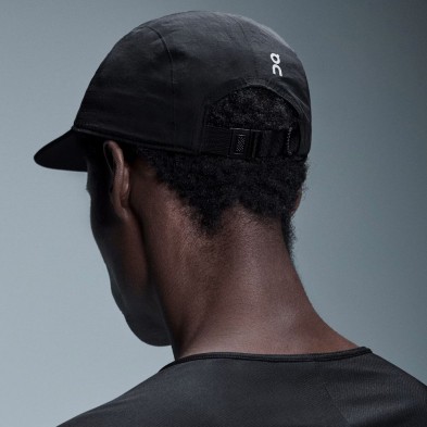 Gorra On Running Performance Cap Black detalles reflectantes