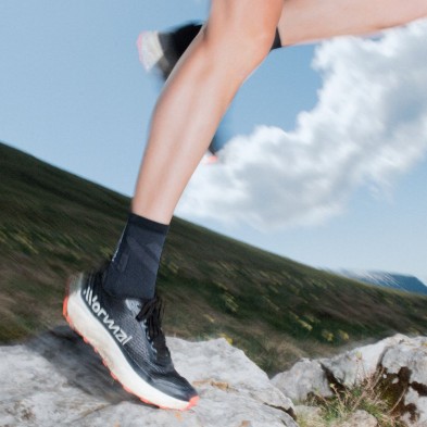 Zapatillas NNormal Kjerag 02 Black mismas raices más salvaje