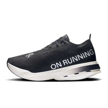 Zapatillas On Running Cloudboom Strike mujer negro blanco upper de malla