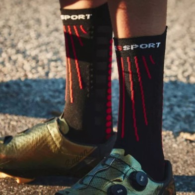 Calcetines Compressport Aero socks Black/ Red detalle paneles de malla