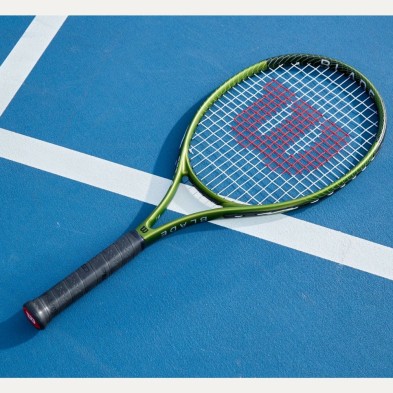 Raqueta Wilson Blade Feel Comp Junior 26 para llevar el juego a otro nivel