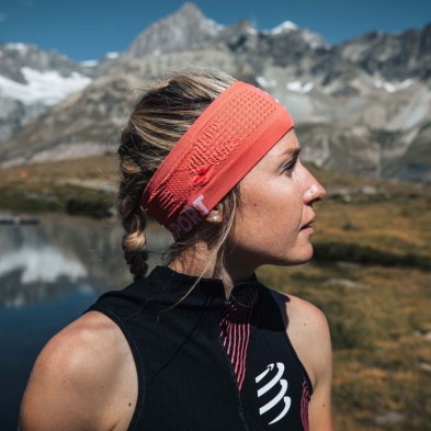 Headband On/Off Compressport Coral para una rápida evacuación del sudor