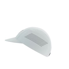 Gorra running Compressport Pro Racing Cap unisex White paneles laterales perforados eliminan rápidamente el sudor