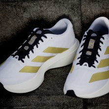 Zapatillas Adidas Adizero Evo SL Woven Hombre Cloud White Matte Gold Core Black empeine téxtil con cordones