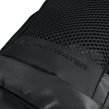 Mochila Arena All Set Backpack 45 Black Aquabreathe crea un sistema de ventilación avanzado