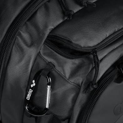 Mochila Arena All Set Backpack 45 negra mosquetón para colgarla