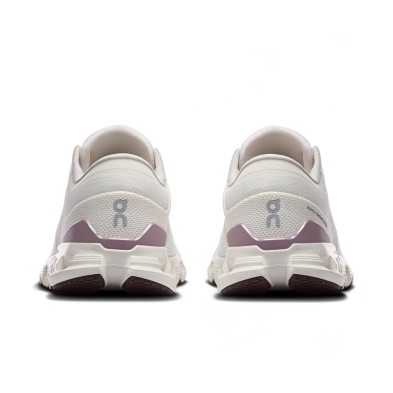 Zapatillas On Running Cloud X 4 mujer Ivory/ Heron zapatillas flexibles y versátiles