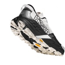 Zapatillas Hoka Speedgoat 7 Hombre negro blanco suela Vibram con más tracción