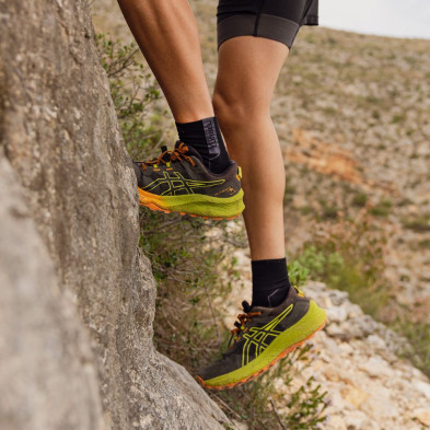 Calcetines Lurbel Desafio Toe Four Negro Gris Marengo aportan comodidad y protección en cada zancada