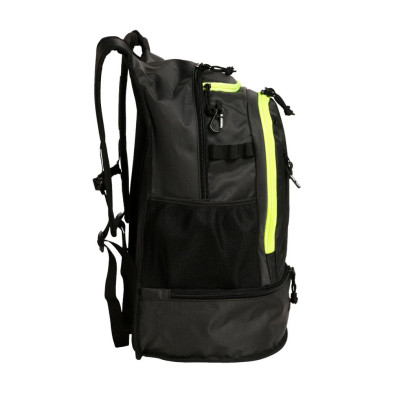 Mochila Arena Fastpack 3.0 40L Dark Smoke/ Neon Yellow especialmente práctica para nadadores y triatletas