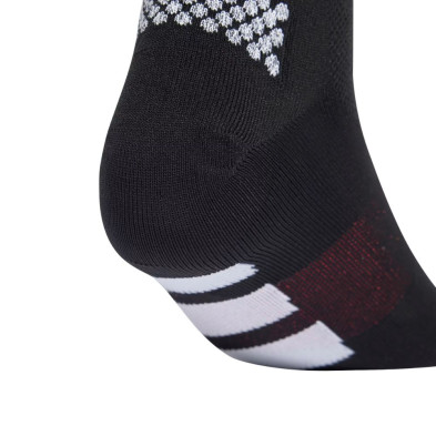 Calcetines Adidas Adizero Quarter Black/ White agarre de silicona, obtendrás la sujeción y el confort adecuados