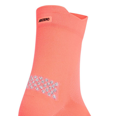 Calcetines Adidas Adizero Quarter rosa fucsia agarre de silicona, obtendrás la sujeción y el confort adecuados