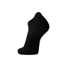 Calcetines Brooks Ghost No Show Black invisibles, con la parte tasera más alta para que no se escurran en la zapatilla