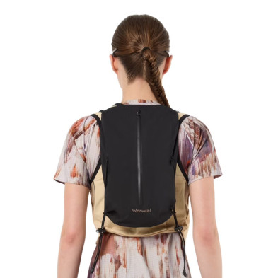 Chaleco running Nnormal Modular Trail Vest Beige cómodo y estable