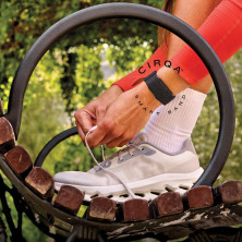 Smart Band Garmin CIRQA Negra. Registra todo el día, míralo después