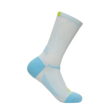 Calcetines Hoka Clifton media caña Crew Run Sock unisex Glimmering Blue a juego con las Clifton