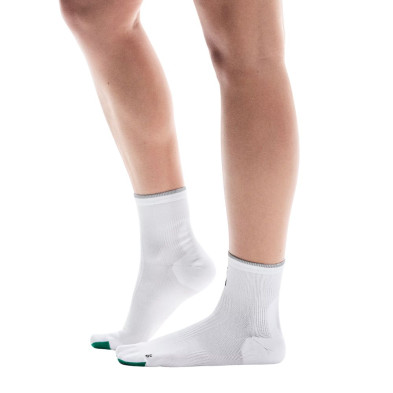 Calcetines on running Elite Run Sock Mid White Ivory comodidad y sujecion