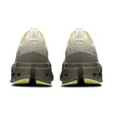 Zapatillas On Running Cloudsurfer Max mujer Seedling/ Olive  fluidez y suavidad