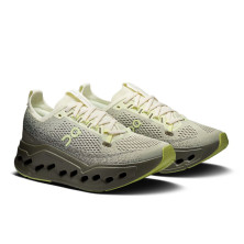 Zapatillas On Running Cloudsurfer Max mujer Seedling/ Olive amortiguación