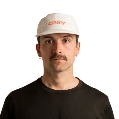 Gorra running Celer Beta blanca con logo naranja