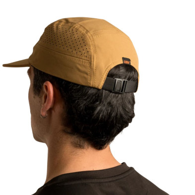 Gorra running Celer Beta Camel Cap ajuste perfecto que evita rebotes