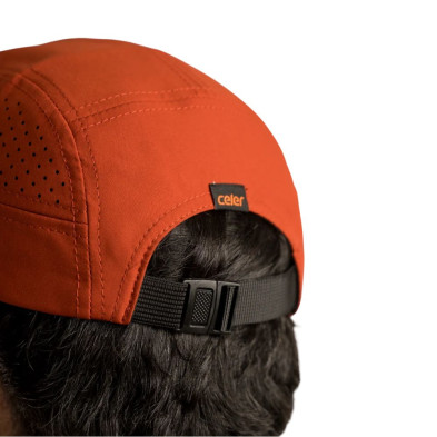 Gorra running Celer Beta Bordeaux Cap ajuste perfecto que evita rebotes