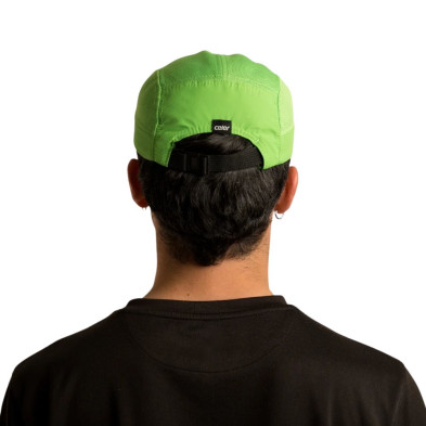Gorra running Celer Alpha Highlighter Green Cap ajuste trasero ajuste de máxima estabilidad