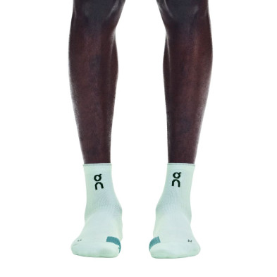 Calcetines On Running Performance Run Sock Mid Flurry/ Storm verde logo negro