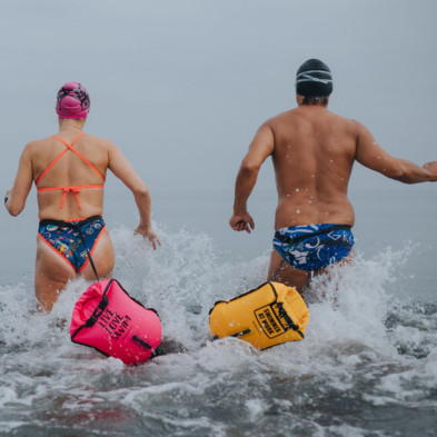 Boya de seguridad Buddyswim Drybag agua abiertas CSW 20L Amarillo proporciona visibilidad