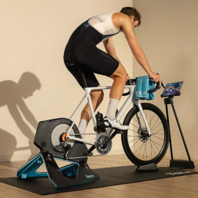 Rodillo Tacx NEO 2T con Zwift COG & CLICK