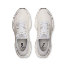 Zapatillas On Running Cloudrunner 3 Max hombre White Glacier Upper de malla técnica que regula la temperatura