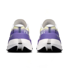Zapatillas On Running Cloudboom Max mujer White Juniper Protección en el talón para más confort en distancias largas