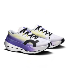 Zapatillas On Running Cloudboom Max mujer blanco lila Doble hiperespuma Helion HF para más energía y comodidad