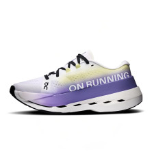 Zapatillas On Running Cloudboom Max mujer White Juniper Pensadas para completar maratones en cuatro horas o más