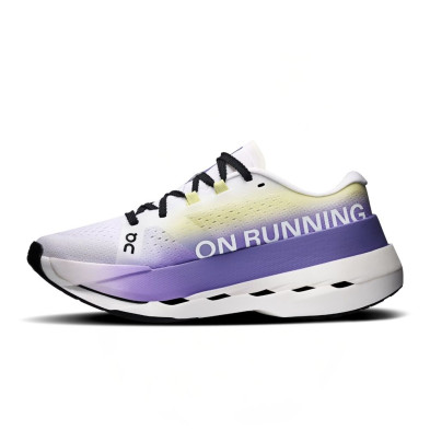 Zapatillas On Running Cloudboom Max mujer White Juniper Pensadas para completar maratones en cuatro horas o más