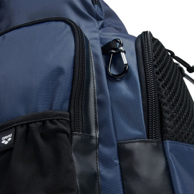 Mochila Arena One Go Backpack 35 Navy 2 bolsillos laterales elásticos para botellas grandes
