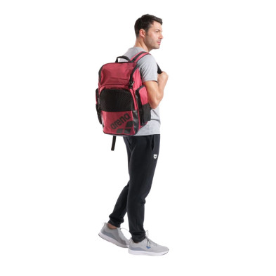 Mochila Arena One Go Backpack 35 Crimson compartimento integrado para un portátil de hasta 15"