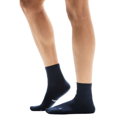 Calcetines On Running Core Run Sock Mid Pack de 2 Navy comodidad y transpirabilidad