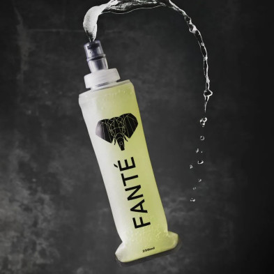 Soft flask Fanté Team 250ml tapón con una apertura más larga, favorece una entrega mayor de agua por ingesta