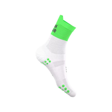 Calcetines Compressport Pro Racing V4.0 Run High Your Race verde fluor Run Your Own Race frase motivacional